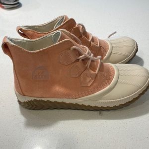 Sorel Pink and Cream Women's Shoes